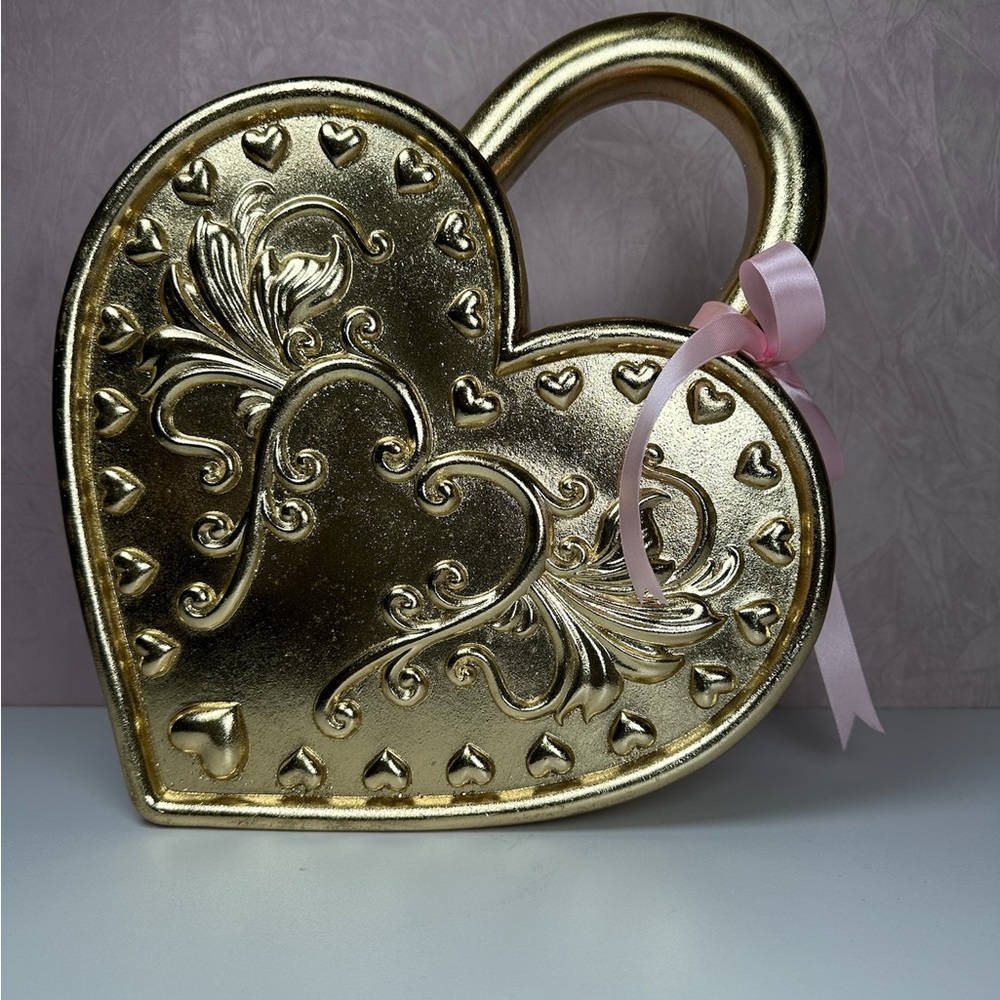 Heart-Shaped Decorative Padlock in Gold - Picture 10 of 16
